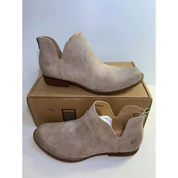 .547 Born Tora Green, Medium Width, US 9.5 Womens - Picture 1 of 6